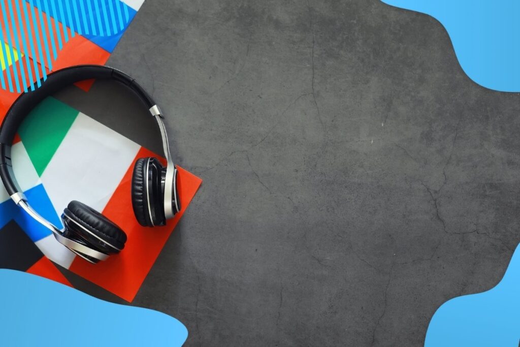 Na obrazku przedstawione są różne flagi wraz z słuchawkami na szym tle - SZKOLENIA BHP OBCOKRAJOWCÓW Proresult