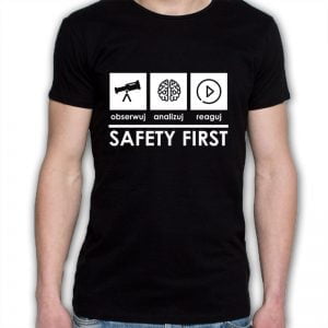Na obrazku widać czarną koszulkę z napisem "Obserwuj Analizuj Reaguj" - Koszulki BHP Proresult
