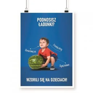 Na obrazku znajduje się niebieski plakat z małym dzieckiem podnoszącym arbuza, plakat związany z ergonomią - Plakat BHP Proresult