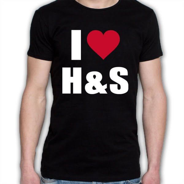 Na obrazku przedstawiona jest czarna koszulka z napisem "Ilove H&S" - Koszulki BHP Proresult