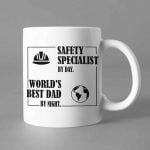 Na obrazku przedstawiony jest biały ceramiczny kubek safe dad- Dni bezpieczeństwa BHP Proresult