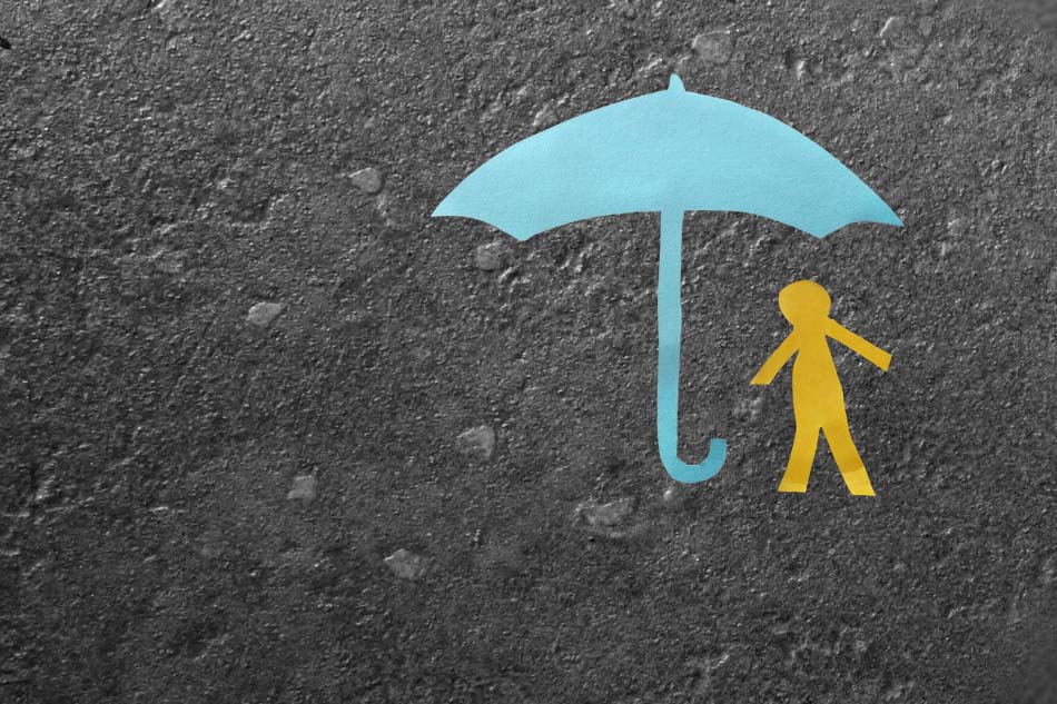 Na obrazku przedstawiony jest człowiek z parasolką na szarym tle - JAK EFEKTYWNIE WDROŻYĆ BEZPIECZEŃSTWO BEHAWIORALNE? Proresult