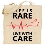 Na obrazku przedstawiona jest torba w kolorze ecru z napisem "Life is rare, live with care" - Pierwsza pomoc BHP Proresult
