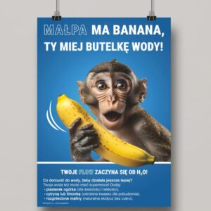 Grafika przedstawia niebieski plakat z nadrukowaną małpą. Plakat nawiązuje do nawodnienia - Plakat BHP Proresult