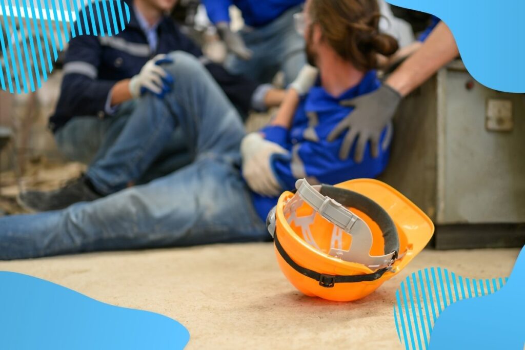 Człowiek po wypadku, a obok niego pomarańczowy kask - Proresult