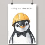 Na obrazku widać zawieszony minimalistyczny plakat z pingwinem w kasku oraz hasłem w języku angielskim - Plakaty BHP Proresult